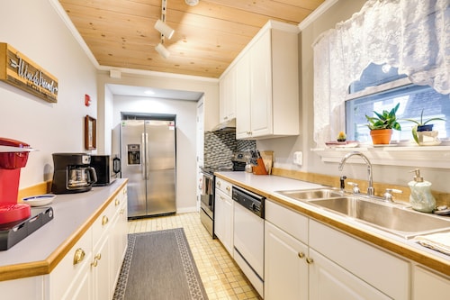 Centrally Located Retreat Near Chautauqua Lake