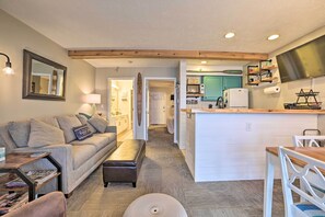 Apartment (1 Bedroom) | Interior - Updated Onekama Resort Condo on Portage Lake! (Onekama)