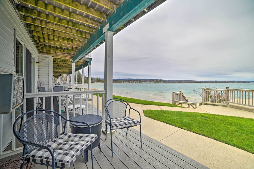 Updated Onekama Resort Condo on Portage Lake! - Bear Lake, MI