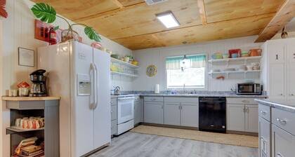 Vibrant Pass Christian Oasis - 3 Blocks to Beach!