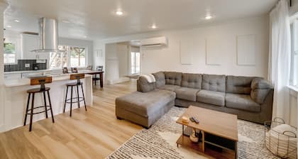 Vancouver Vacation Rental 16 Mi to Portland!