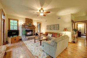 Apartment (2 Bedrooms) | Interior - Hike On-site! Home 8 Mi to Wolf Ridge Ski Resort (Burnsville)