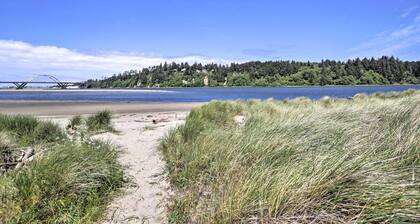 Waldport Townhome w/ Dog Run on Alsea Bay!