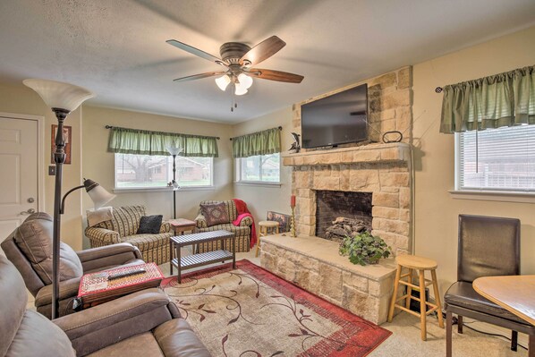 House (3 Bedrooms) | Front of property - Home 1 Mi to University of Texas: Relax Fireside! (Richardson)