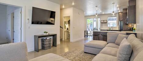 Apartment (4 Bedrooms) | Front of property