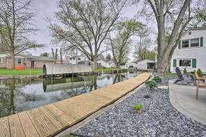 Cottage (2 Bedrooms) | Interior - Waterfront Syracuse Home w/ Patio & Fire Pit! (Syracuse)