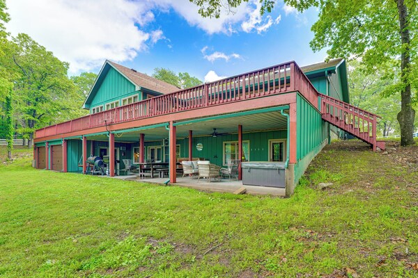 Shared Hot Tub, Pool & Dock: Lakefront Grove House - Grove