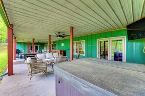 Interior - Large Lakefront Home Pool, Hot Tub & Boat Dock (Grove)