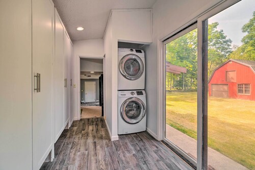 Webster Home w/ Golf Simulator on 2 Acres!