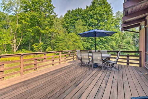 Webster Home w/ Golf Simulator on 2 Acres!