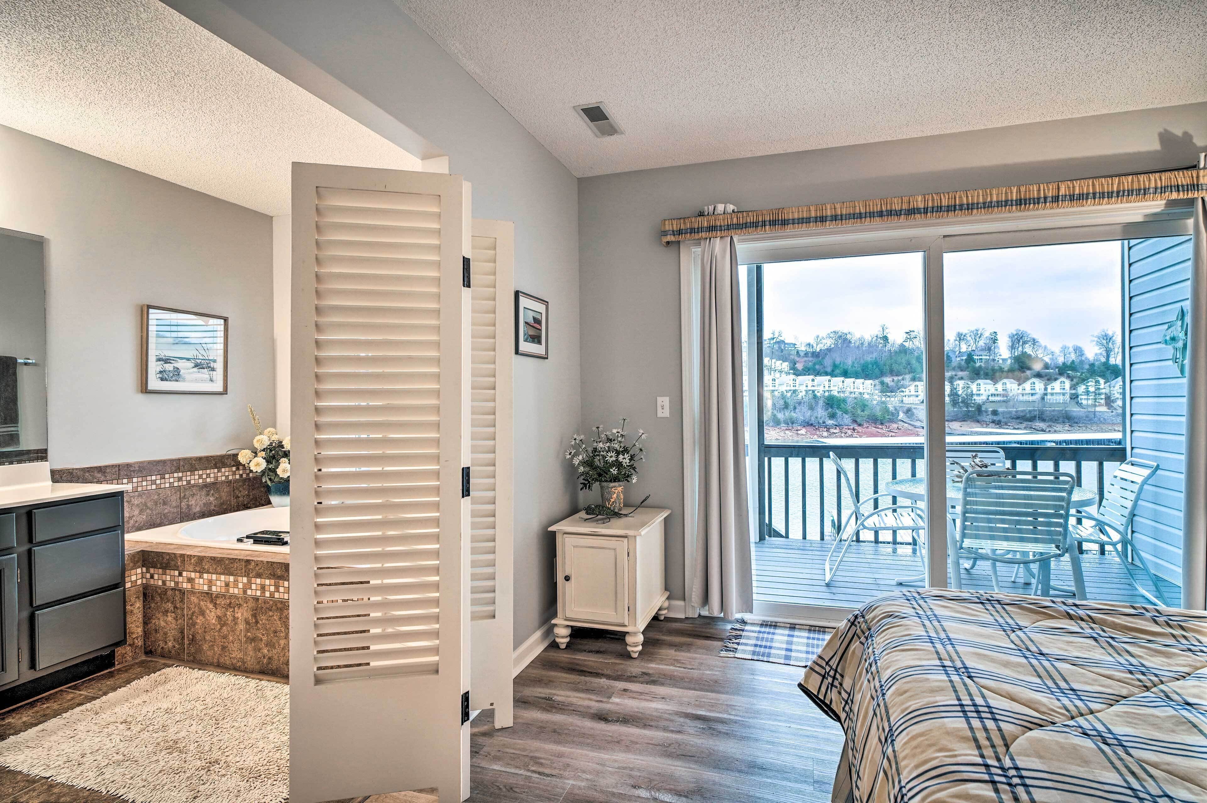 Condo on Norris Lake w/ Boat Slip & 2 Balconies!