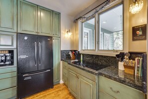 House (4 Bedrooms) | Interior - Hot Tub & Snake River Views at Twin Falls Home (Twin Falls)