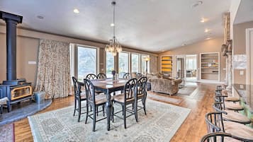 House (4 Bedrooms) | Interior