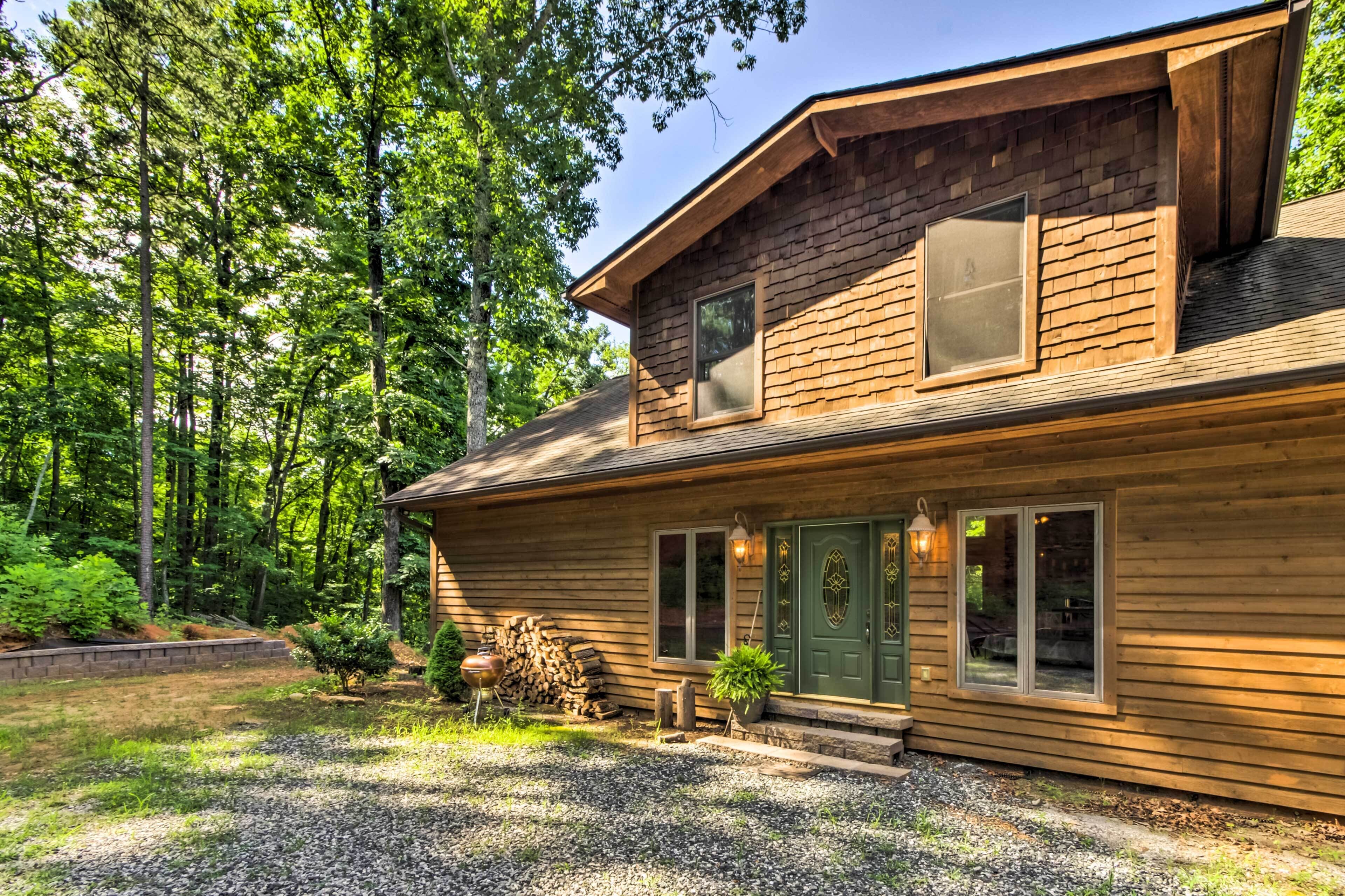 Tryon House w/ Hot Tub - Near Equestrian Centers!