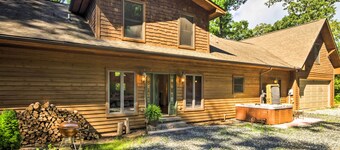 Tryon House w/ Hot Tub - Near Equestrian Centers!