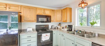 Woodsy Pittston Retreat Near Kennebec River!