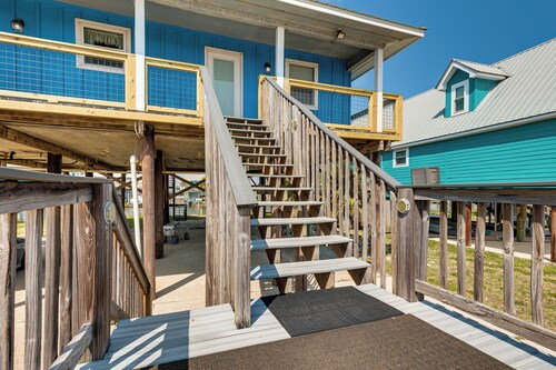 Waterfront Dauphin Island Home w/ Deck & Boat Dock