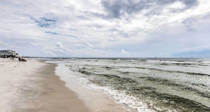 Waterfront Dauphin Island Home w/ Deck & Boat Dock