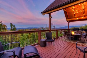 Outdoor dining - Woodsy Retreat w/ Fire Pit & Resort Amenities (Gatlinburg)