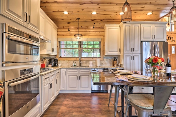 Interior - Woodsy Retreat w/ Fire Pit & Resort Amenities (Gatlinburg)