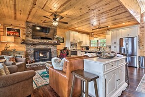 Interior - Woodsy Retreat w/ Fire Pit & Resort Amenities (Gatlinburg)