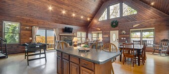 Wisconsin Cabin w/ Private Hot Tub & Deck