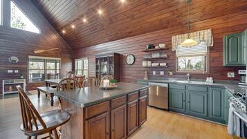 House (2 Bedrooms) | Private kitchen | Microwave, oven, stovetop, dishwasher
