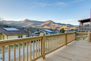 Interior - Waynesville Cabin Rental w/ Mountain Views (Waynesville)