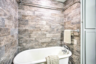 Woodward Home Near Crystal Beach Water Park!