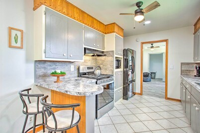 Woodward Home Near Crystal Beach Water Park!