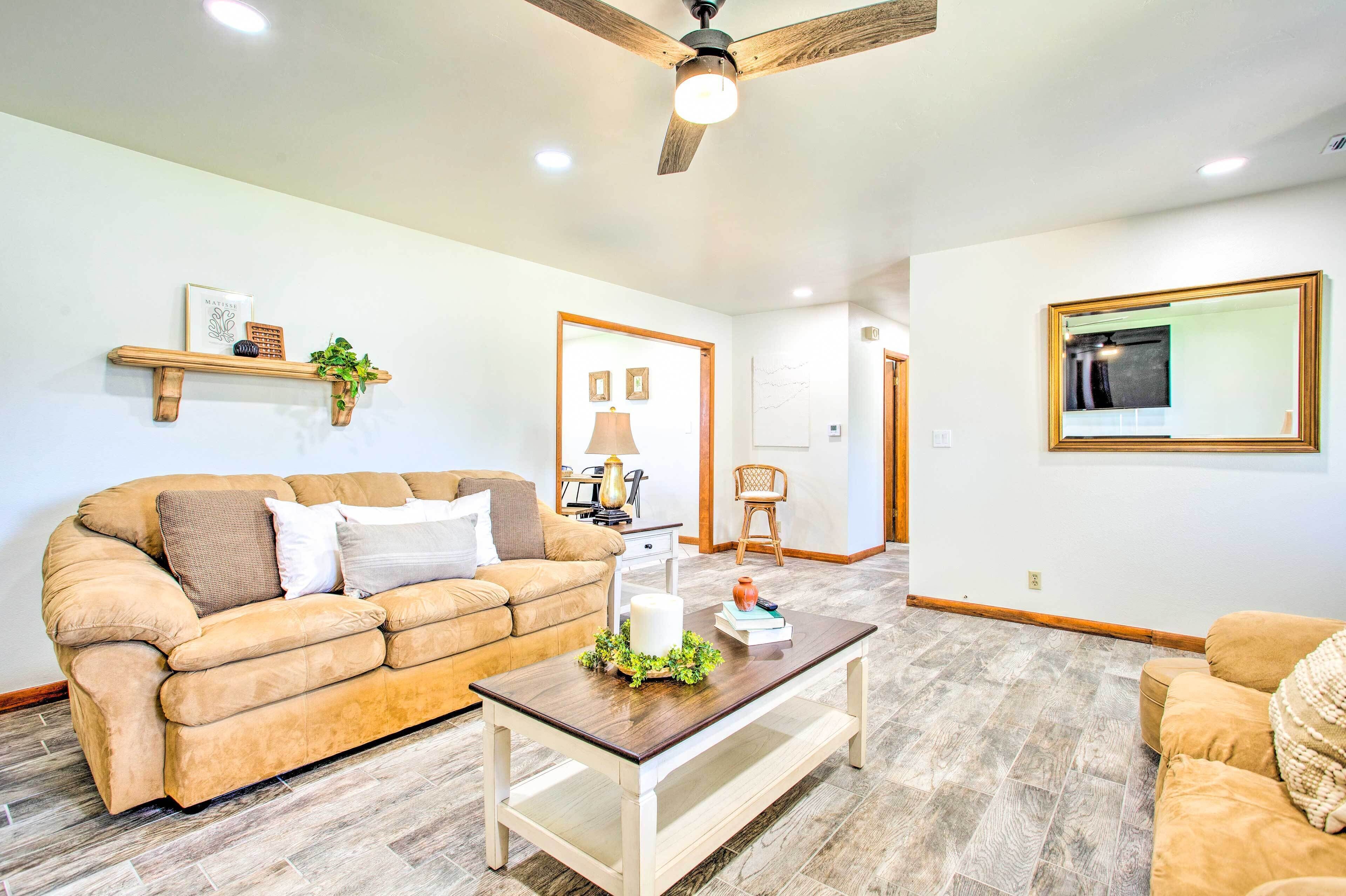 Woodward Home Near Crystal Beach Water Park!