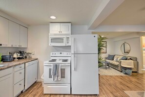 Apartment (1 Bedroom) | Private kitchen