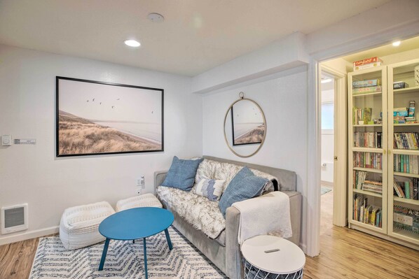 Fernseher, DVD-Player, Bücher