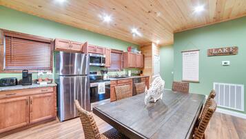 House (2 Bedrooms) | Interior