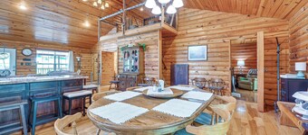 Woodsy Kentucky Escape w/ Game Room & Lake Access!