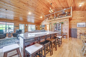 House (5 Bedrooms) | Interior