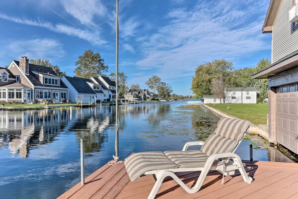 Waterfront Syracuse Home: Deck, Fire Pit & Kayaks - Lake Wawasee, IN