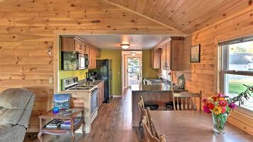 House (2 Bedrooms) | Interior