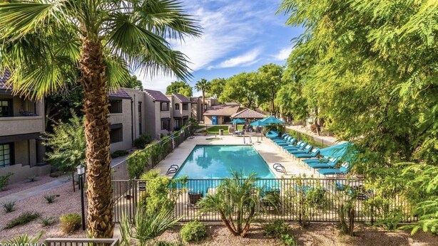 Unclassified image, 1 of 22, button - Gorgeous main floor 2 bed 2 bath situated on a beautiful safe tree lined street (Scottsdale)