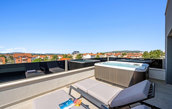 Terrace/patio - 3 bedroom amazing apartment in Vodice (Vodice)