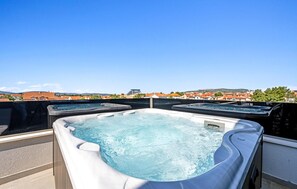 Outdoor spa tub - 3 bedroom amazing apartment in Vodice (Vodice)
