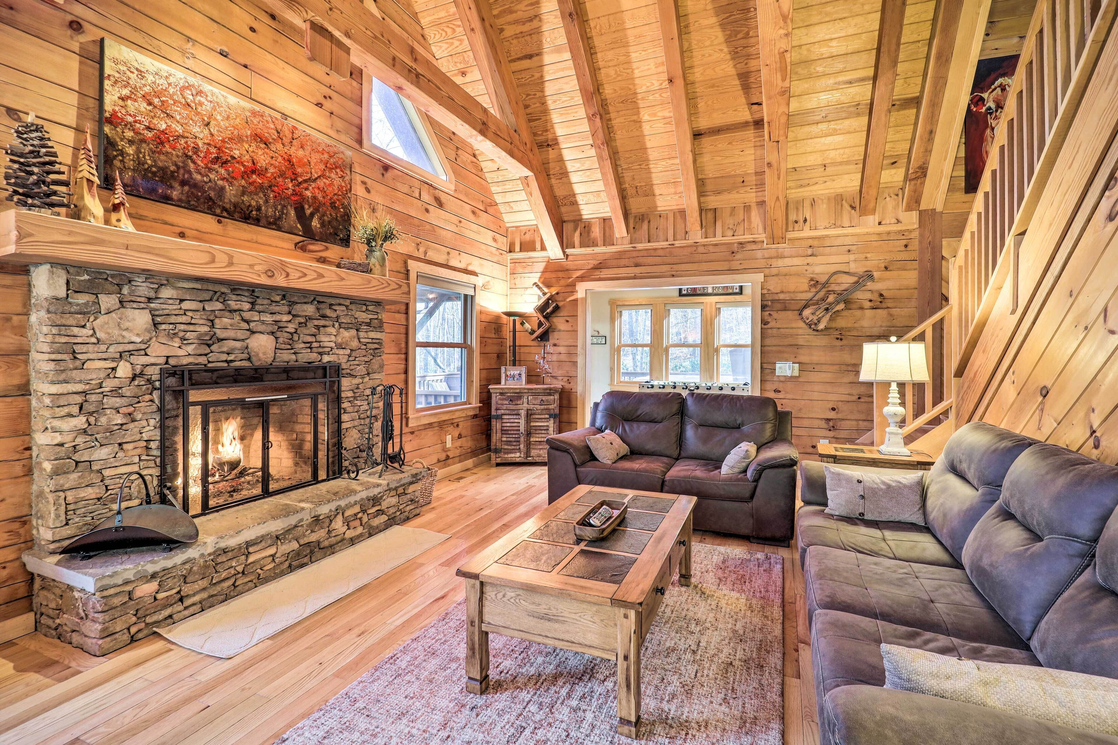 Rocky Creek Cabin With Hot Tub, Creek Views!