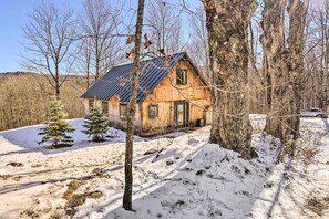 Apartment (0 Bedroom) | Interior - 8 Mi to Okemo Mtn: Charming Ludlow Studio! (Ludlow)