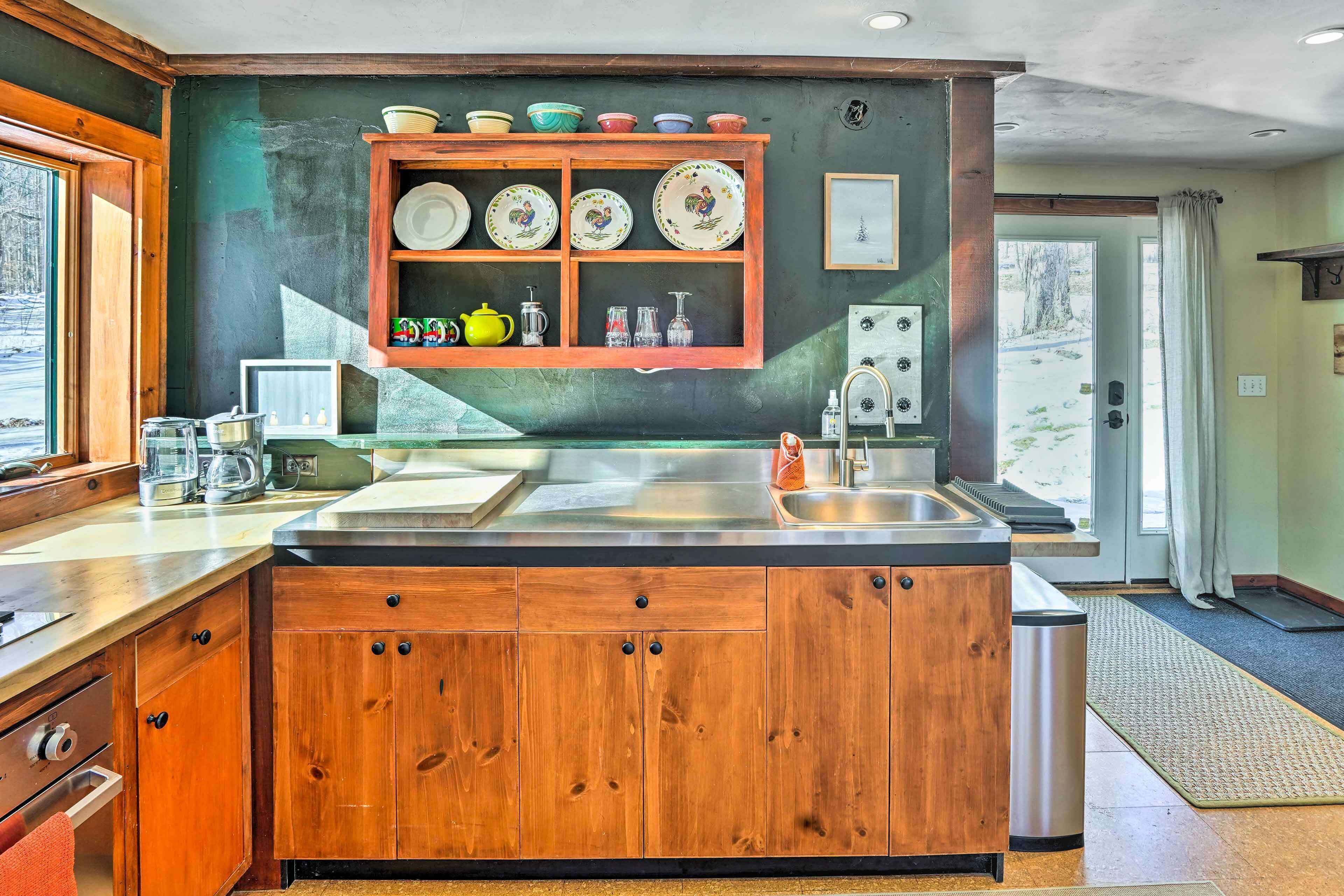 Charming Ludlow Studio - 8 Mi to Okemo Mtn!