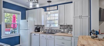 Central Cottage w/ Grill, 1 Mi to Cajun Field