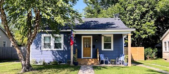 Central Cottage w/ Grill, 1 Mi to Cajun Field