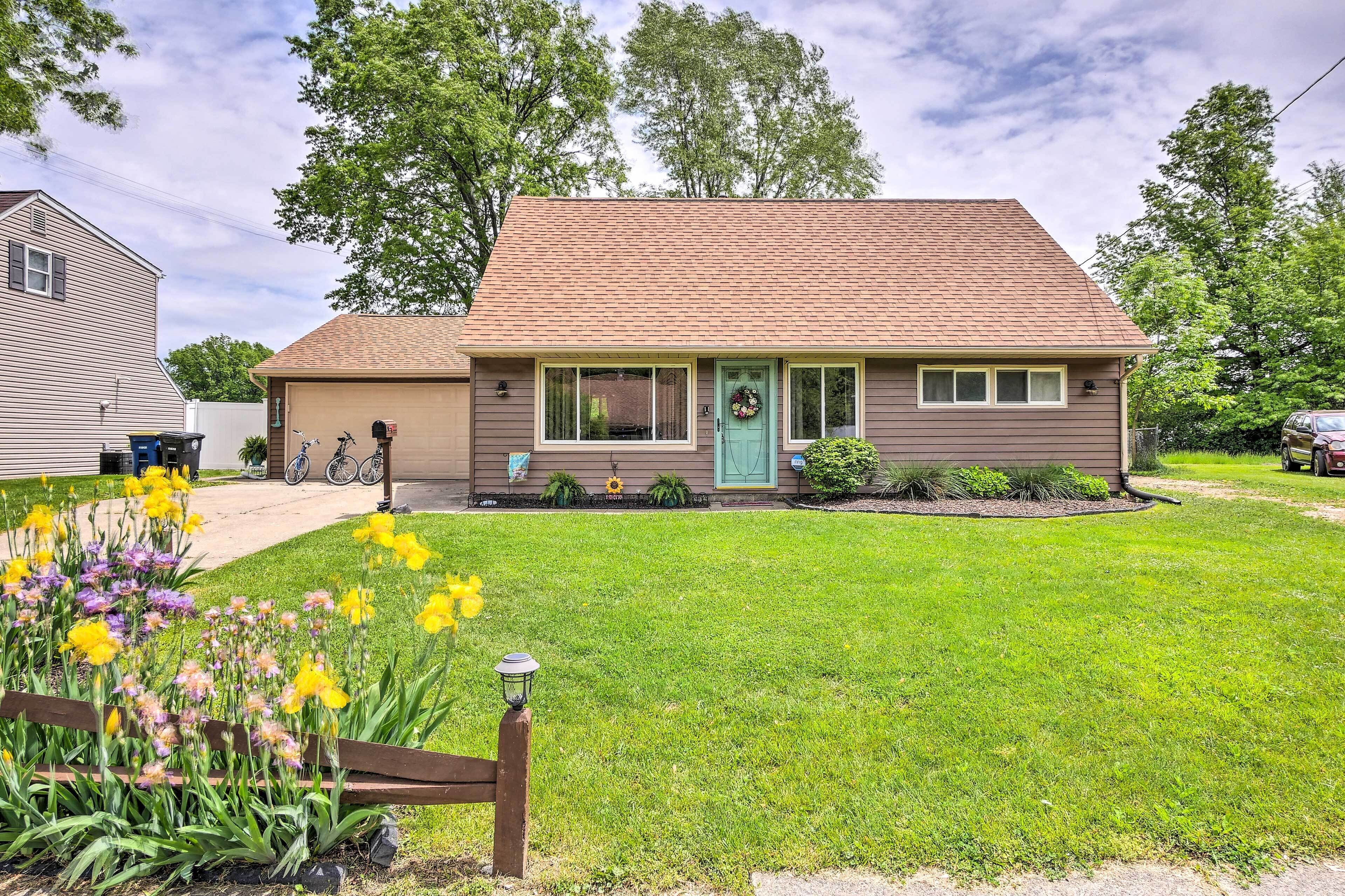 Ashtabula Home Near Walnut Beach + Eateries!