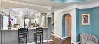 Spacious & Central Katy Retreat: 27 Mi to Houston!