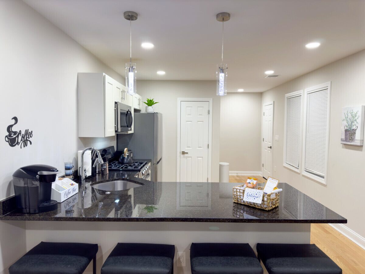 Kjøleskap, mikrobølgeovn, ovn og kokeplater