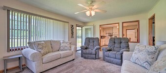 Charming Clayton Home ~ 4 Mi to Sardis Lake!